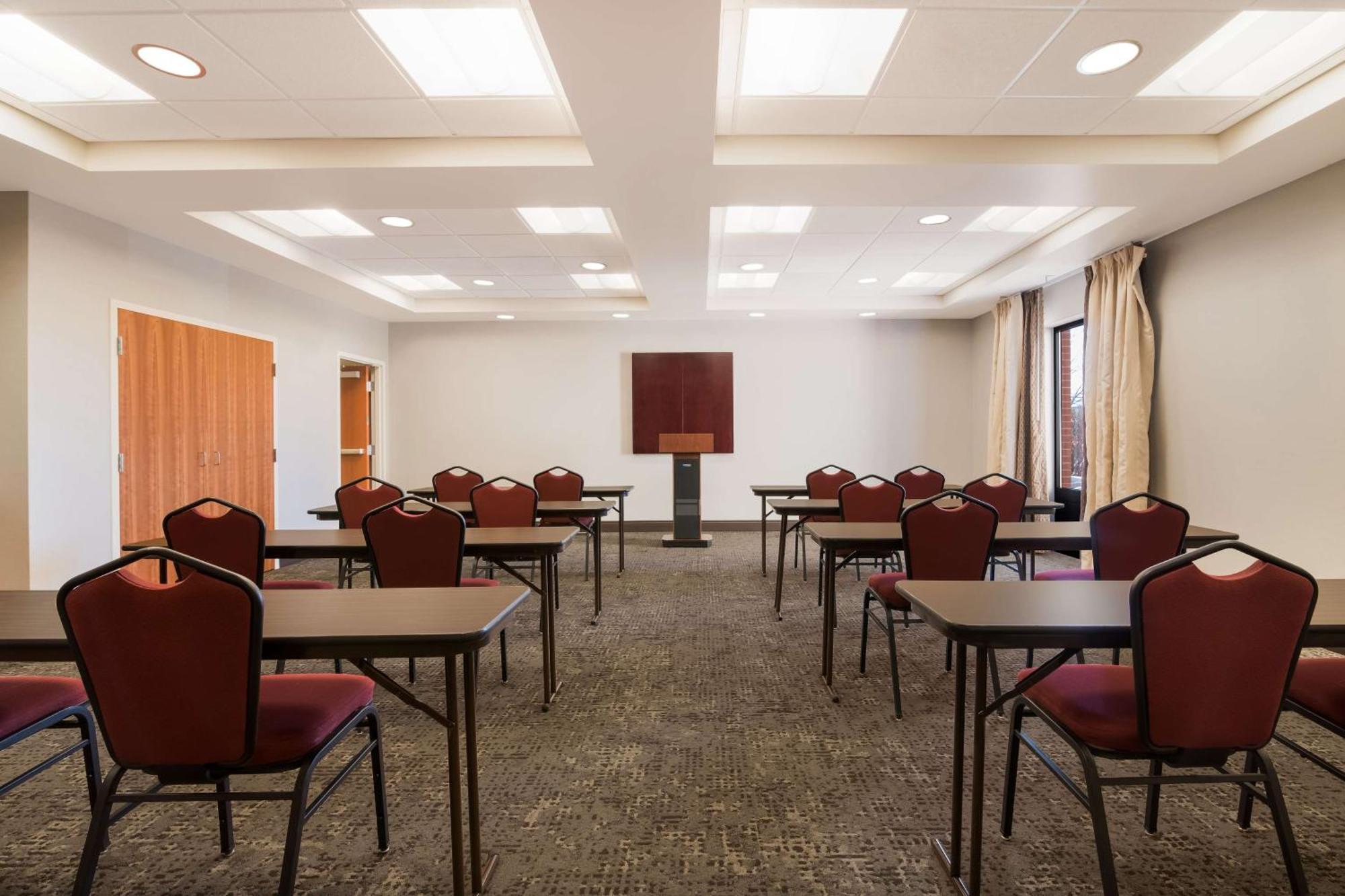 Hampton Inn & Suites Plattsburgh Bagian luar foto