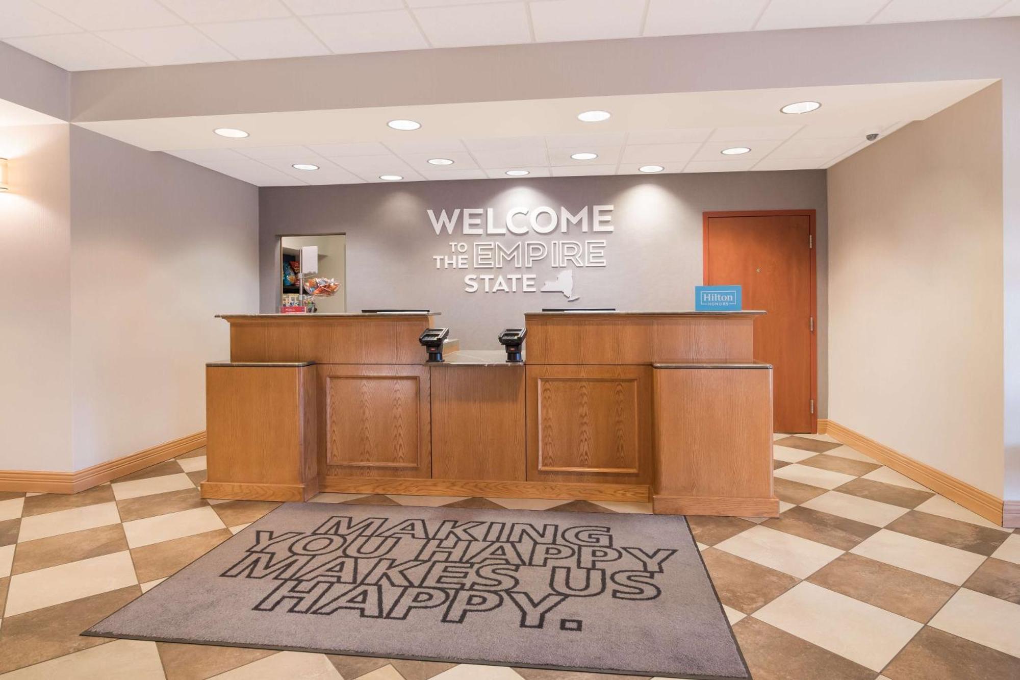 Hampton Inn & Suites Plattsburgh Bagian luar foto